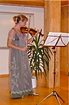 Anke Schittenhelm an der Violine ist eine der Künstlerinnen, die den Kammerkonzertabend musikalisch gestalten. Foto:oh