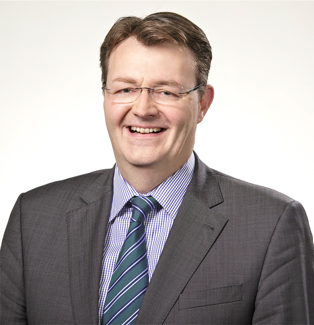 Die Delegierten der CSU-Bundeswahlkreisversammlung nominierten den 48-jährigen Bundestagsabgeordneten mit knapp 93 Prozent wieder als Direktkandidat der CSU für den Wahlkreis Nürnberg-Süd. Frieser vertritt die Interessen der Bürger aus dem Nürnberger Süden und Westen sowie aus Schwabach seit 2009 im Deutschen Bundestag, als er auf Anhieb das Direktmandat gewann. ,,Ich setze auch dieses Mal auf Sieg und nicht auf Platz", so Frieser unmittelbar nach seiner Nominierung, an der auch Staatsminister Dr. Markus Sö