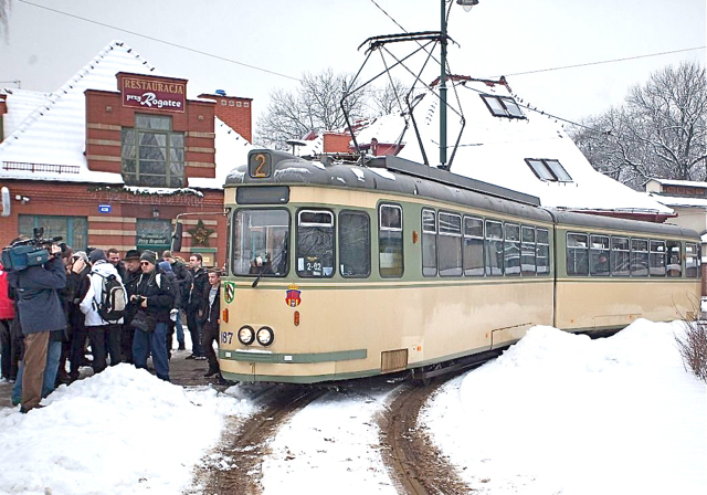 Andrang bei der Abschiedsfahrt der Nürnberger Straßenbahn GT6 in der polnischen Partnerstadt Krakau. Foto: oh/Krawczyk