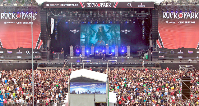 Noch sind zwar drei Monate Zeit, doch das Festivalfieber hat die Rockfans schon wieder erwischt. Das zeigt die Tatsache, dass Rock am Ring schon jetzt ausverkauft meldet für das Zwillingsfest Rock im Park in Nürnberg (7. bis 9. Juni) gibt es zwar noch Karten, doch wer die rund 90 Bands beim dreitägigen Festival auf dem Zeppelinfeld live erleben möchte, muss sich auch hier sputen, denn die meisten Tickets sind bereits weg. Kein Wunder, haben sich doch Bands wie Green Day, Biffy Clyro, Coheed and Camb