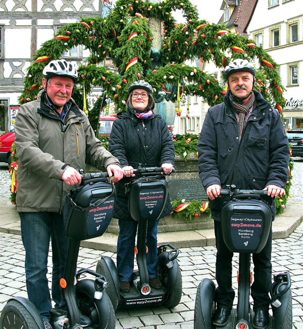 Die drei Tourguides Josef Siebenhaar, Bettina Höfner-Kögel, Klaus Fößel (v.li.n.re.) freuen sich auf die Führungen. Foto: M. Rosenbauer