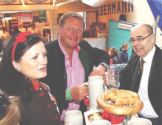 Forchheims Oberbürgermeister Franz Stumpf (r.) mit Stefan Schick, Werbegemeinschaft Forchheim, und Elisabeth Kitzmann.