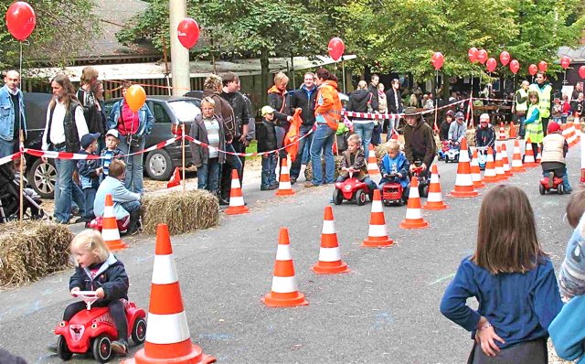 ... auch für die Kinder wird eigens ein Parcours eingerichtet. Fotos (2): Uli Raab
