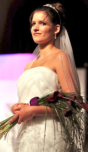 Auf der "Hochzeitswelt" am 23. und 24. Februar in der Nürnberger Meistersingerhalle darf natürlich auch eine Modenschau mit aktuellen Brautmoden nicht fehlen. Fotos (3): Veranstalter