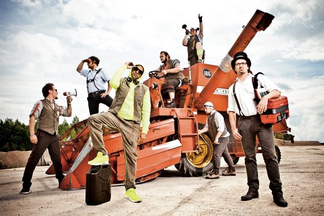 Die Band „Kellerkommando“ sorgt zum Abschluss der Jubelwoche für den richtigen Partysound. Foto: oh