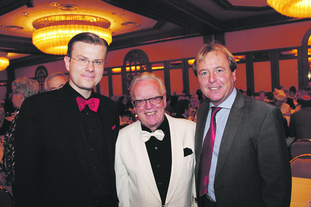 Stadtrat Markus König (v.l.), Hotelier Oskar Schlag und Landratsabgeordneter Stefan Schuster sind in guter Stimmung. | Foto: John R. Braun