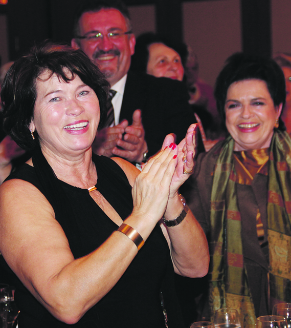 Gute Stimmung bei der Inthronisation: Vesna Schlegel (l.) und Altstadtwirtin Anja Besinger. | Foto: John R. Braun