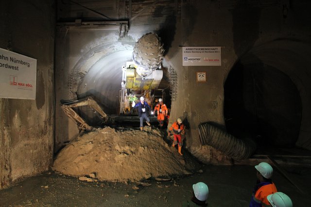 Mineure beim Tunneldurchstich. | Foto: bayernpress