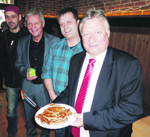 MdB Martin Burkert, Berlins Bratwursthäusle-Wirt Thomas Lindenberg, Frankens Kren-König Herbert Hörrlein und Kren-Pralinen-Patisseur Volker Müller (v.r.). | Foto: oh