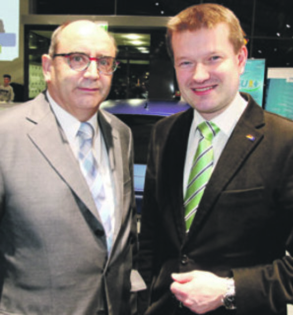Willi Graf (l.), Audi Zentrum Fürth, und Europaabgeordneter Martin Kastler. | Foto: bayernpress