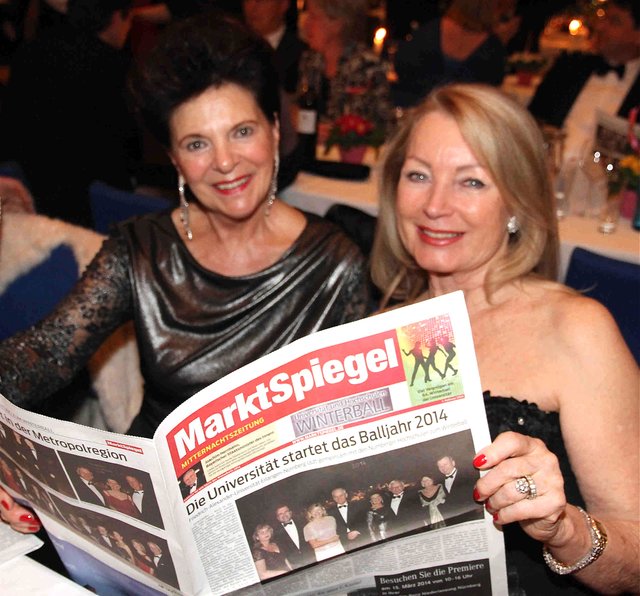 Auch in diesem Jahr gab's wieder pünktlich die beliebte Mitternachtszeitung aus dem Hause MarktSpiegel. Klicken Sie sich durch unsere Galerie begeisterter Leserinnen und Leser!