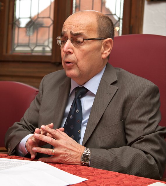 Oberbürgermeister Franz Stumpf möchte im Zuge der geplanten ICE-Trassenerweiterung Forchheimer Interessen bei der Bahn durchsetzen. Foto: R. Rosenbauer