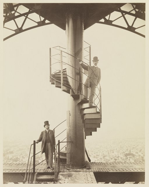 G. Eiffel und A. Salles auf dem Eiffelturm, 1889. | Foto: Germanisches Nationalmuseum Nürnberg