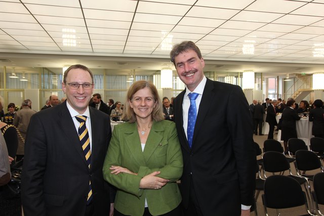 Airport-Chef Dr. Michael Hupe (l.), Messe-Geschäftsführer Peter Ottmann und Dr. Christa Standecker, Metropolregion Nürnberg. | Foto: John R. Braun