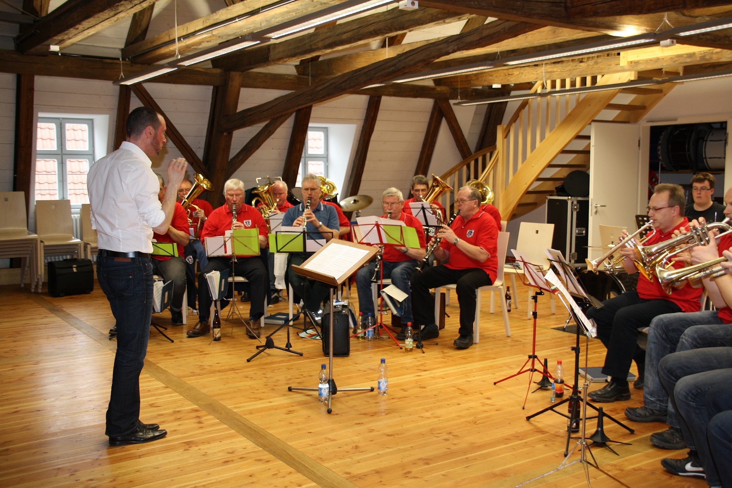 Auf große Begeisterung bei den Nordbayerischen Musikvereinen wie hier in Markt Erlbach stößt das neue Vereinscoaching des Nordbayerischen Musikbunds mit Christian Reder.