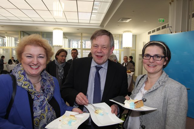 Die Landtagsabgeordneten Petra Guttenberger (l.) und Karl Freller mit Nicole Kittlaus, Personalrat Stadt Nürnberg. | Foto: John R. Braun