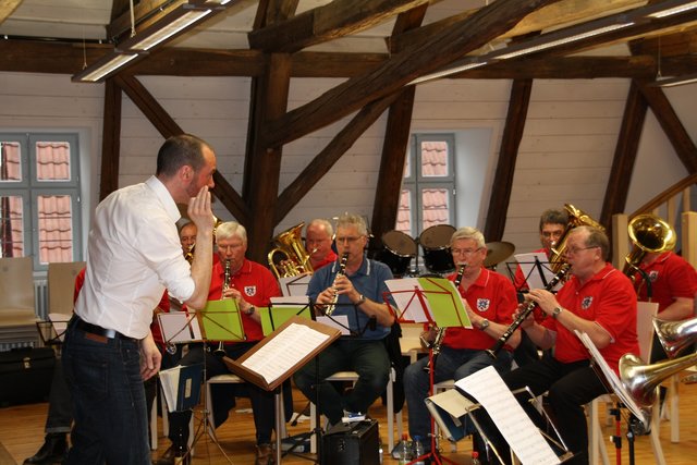 Auf große Begeisterung bei den Nordbayerischen Musikvereinen wie hier in Markt Erlbach stößt das neue Vereinscoaching des Nordbayerischen Musikbunds mit Christian Reder.
