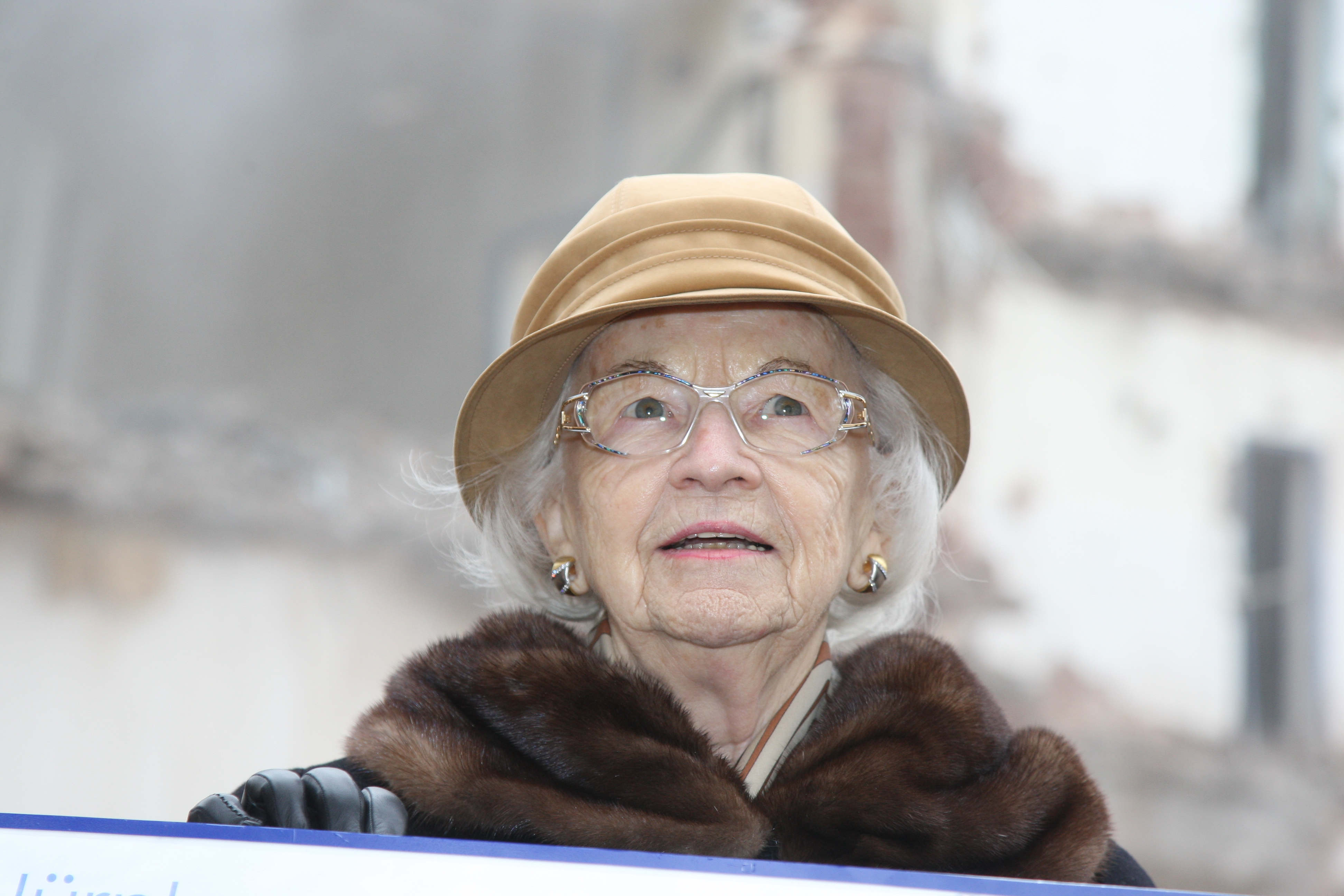 Friedl Schöller, Trägerin zahlreicher Ehrenmedaillen, verstarb am 19. Februar, kurz vor ihrem 90. Geburtstag am 26. Februar.