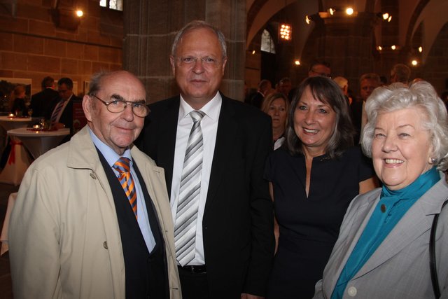 Altbürgermeister Willi Prölß mit Herbert und Ute Dombrowsky und Altbürgermeisterin Helene Jungkunz (v.l.). | Foto: bayernpress