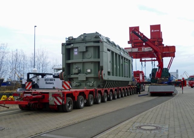 Umschlag eines ,,dicken Brockens". | Foto: bayernhafen gruppe