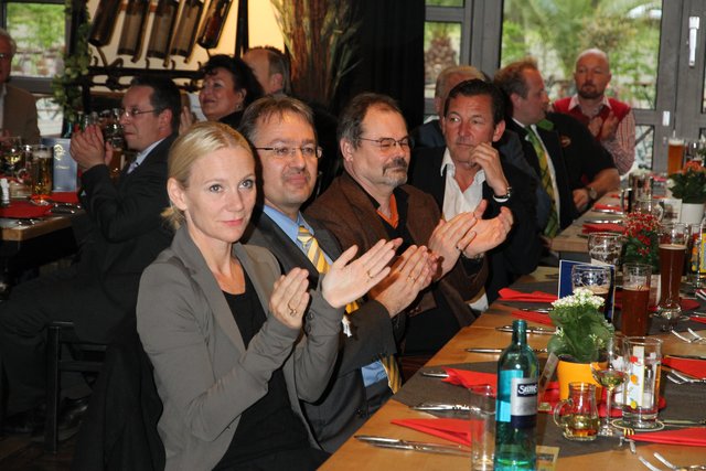 Gäste der Bierprobe in der Lederer Kulturbrauerei. | Foto: bayernpress