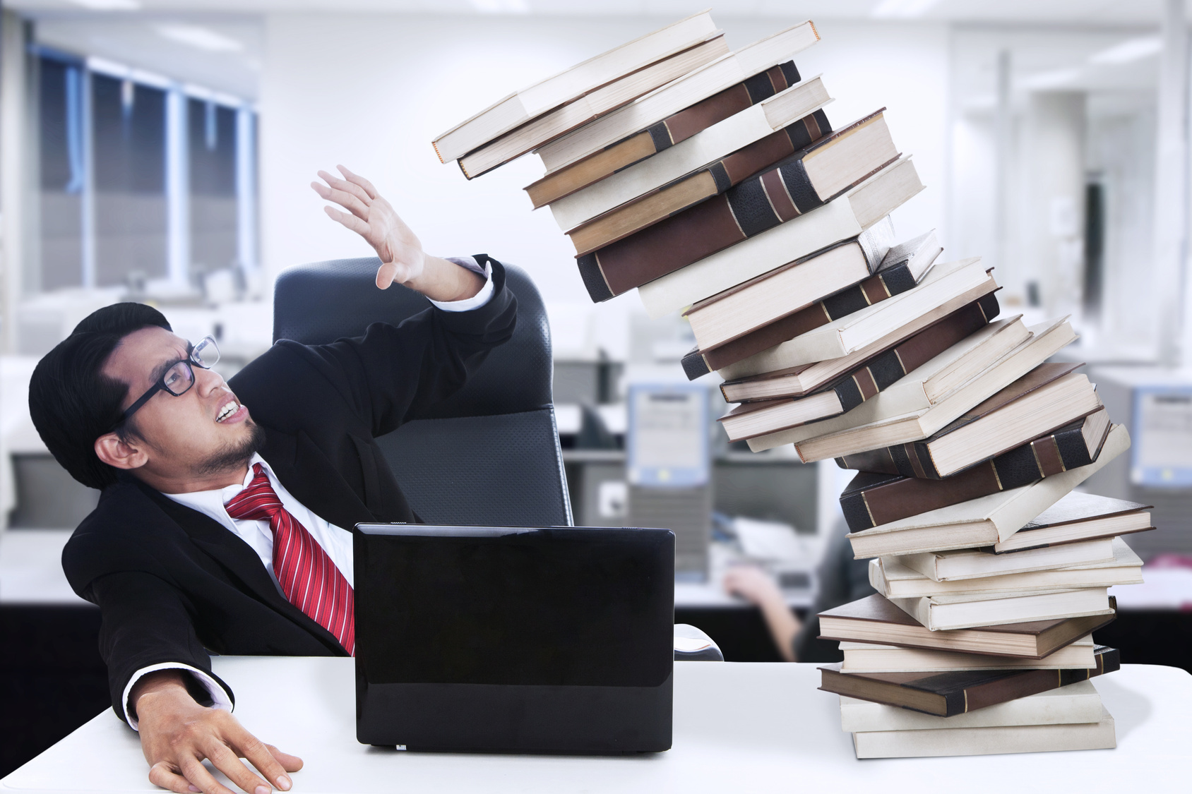 Überforderung und Stress am Arbeitsplatz treibt immer mehr Menschen in depressive Krankheiten.