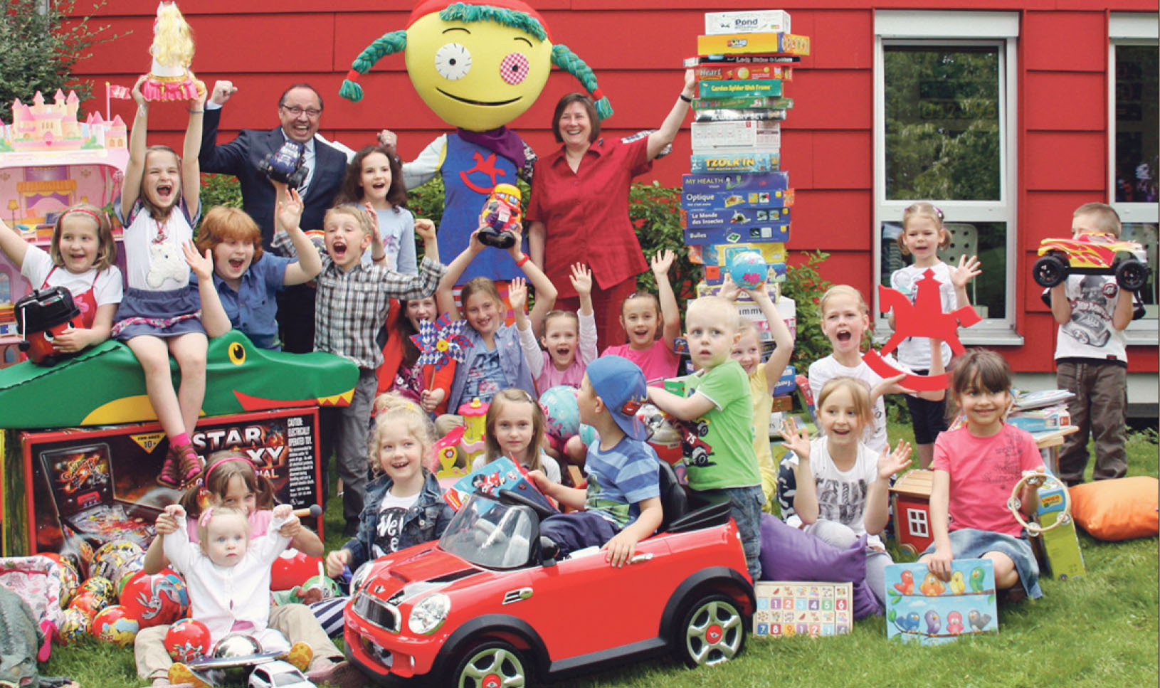 Ernst Kick (Foto) freut sich mit den Kindern über die großzügigen Spenden.