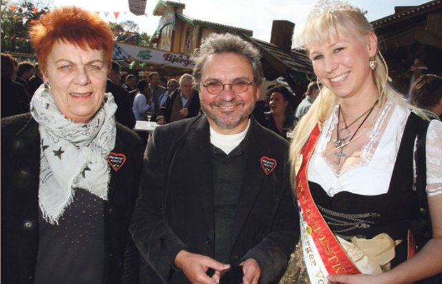 Volksfest-Königin Andrea Konn (r.) mit den SPD-Stadträten Renate Blumenstetter und Lorenz Gradl. | Foto: bayernpress