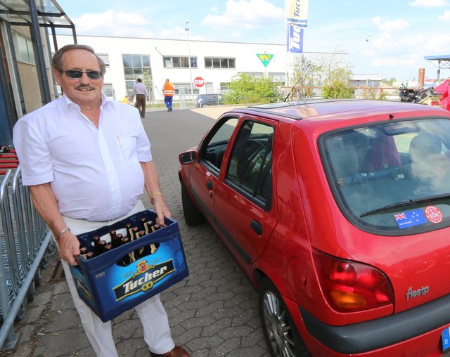 Geschafft: Jetzt muss der Kasten nur noch im Auto deponiert werden, dann geht es ab nach Hause. | Foto: John R. Braun