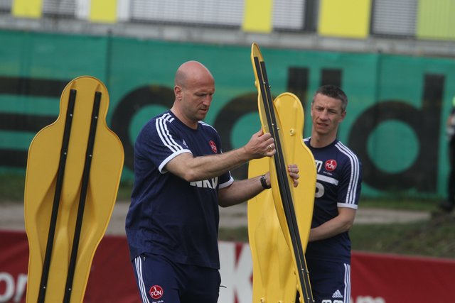 Trainingsvorbereitung von Roger Prinzen (l.) und Marekt Mintal. | Foto: bayernpress