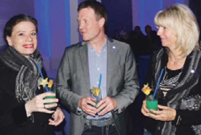Elisabeth Zeitler-Boos (l.) mit Wbg-Chef Ralf Schekira und Lebensgefährtin Grit Büttner. Foto: John R. Braun