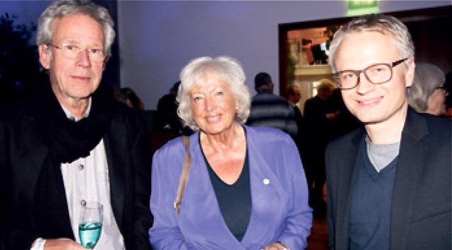 Dr. Michael Kläver (r.), Direktor Vorstandsstab Sparkasse Nürnberg, mit Bundesministerin a.D. Renate Schmidt und Ehemann Hasso von Henninges. Foto: John R. Braun