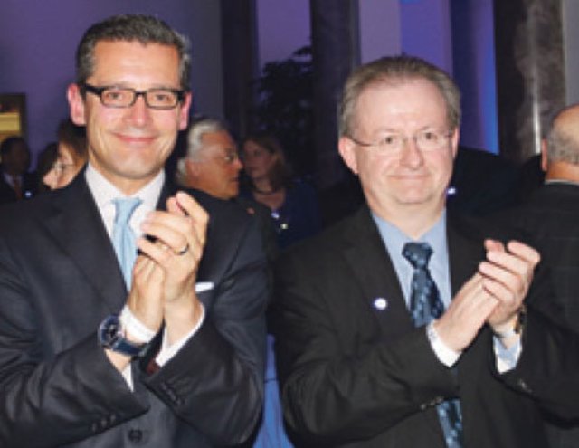 Wirtschaftsreferent Dr. Michael Fraas (l.) und Prof. Dr. Elmar Fors­ter, Hauptgeschäftsführer HWK. Foto: John R. Braun