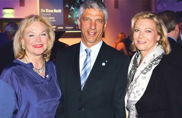NV-Vorstandsvorsitzender Dr. Armin Zitzmann mit Gattin Gabriele (r.) und Stadträtin Barbara Regitz. Foto: John R. Braun