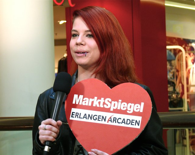 Carina grüßt ihre Mutter Elke.
