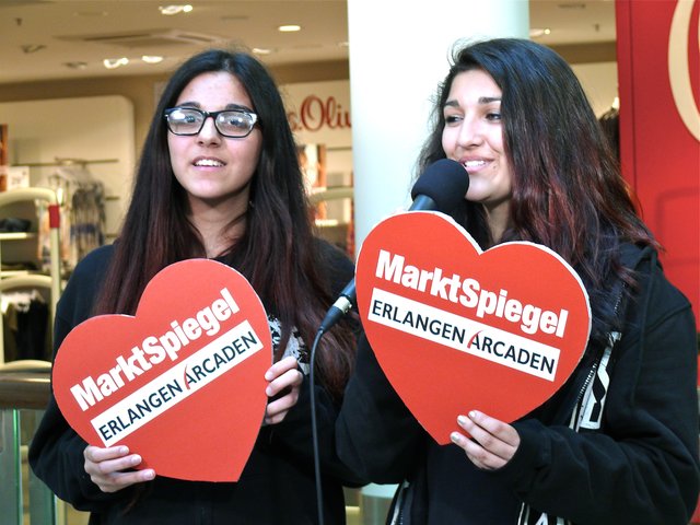 Anissa und Michelle grüßen ihre Mütter Ilknur und Peggy.