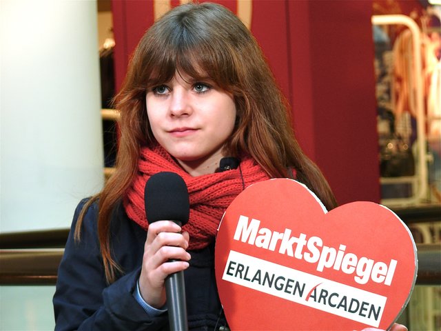 Mara grüßt ihre Mutter Susanne.