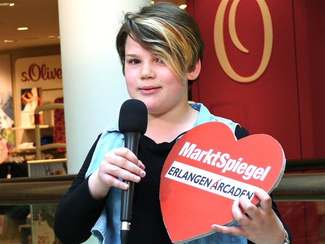 Milena grüßt Mama Cristina.
