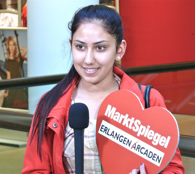 Mariam grüßt ihre Mutter Malina.
