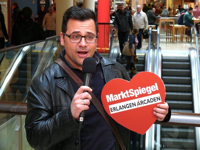 Michael grüßt Mutter Silvana.