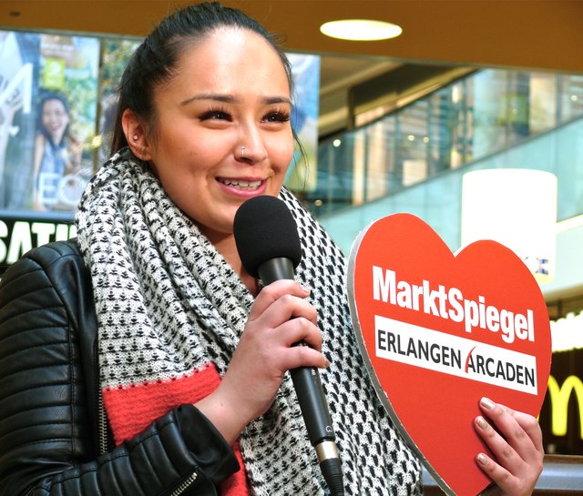 Sahar grüßt ihre Mutter Rahila.