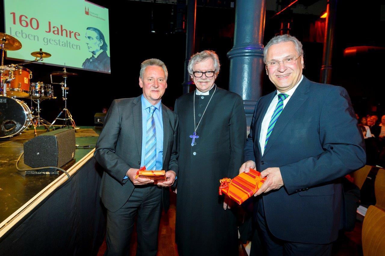 Fürths OB Thomas Jung, Rektor Hermann Schoenauer und Innenminister Joachim Herrmann (v.li.n.re.) waren die Hauptredner beim großen Festabend im Kulturforum Fürth.