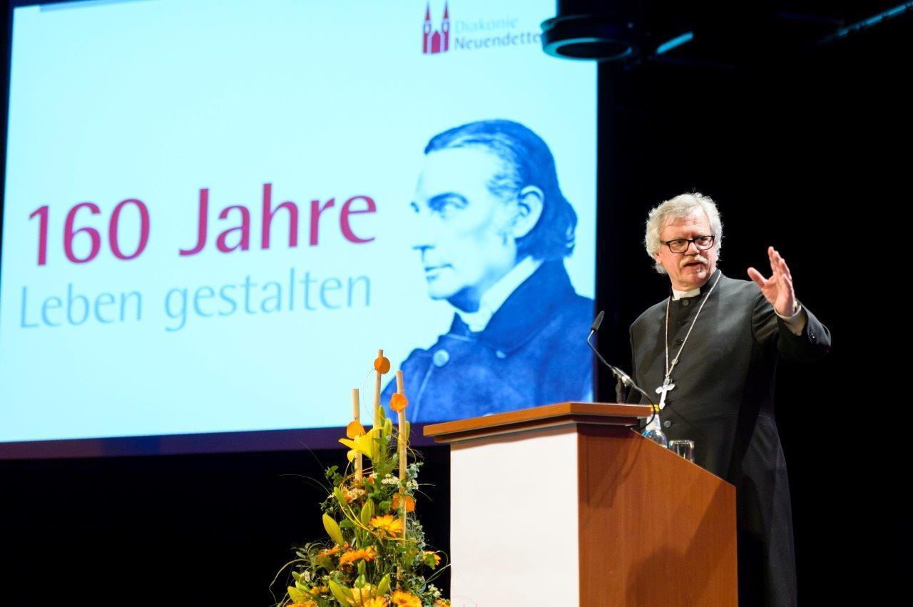 Wilhelm Löhes reformerisches Gedankengut prägt die Arbeit der Diakonie. Auch beim Festabend war der fränkische Diakonissenvater und "Wohltätigkeitsunternehmer" allgegenwärtig - so auch bei der Rede von Hermann Schoenauer.