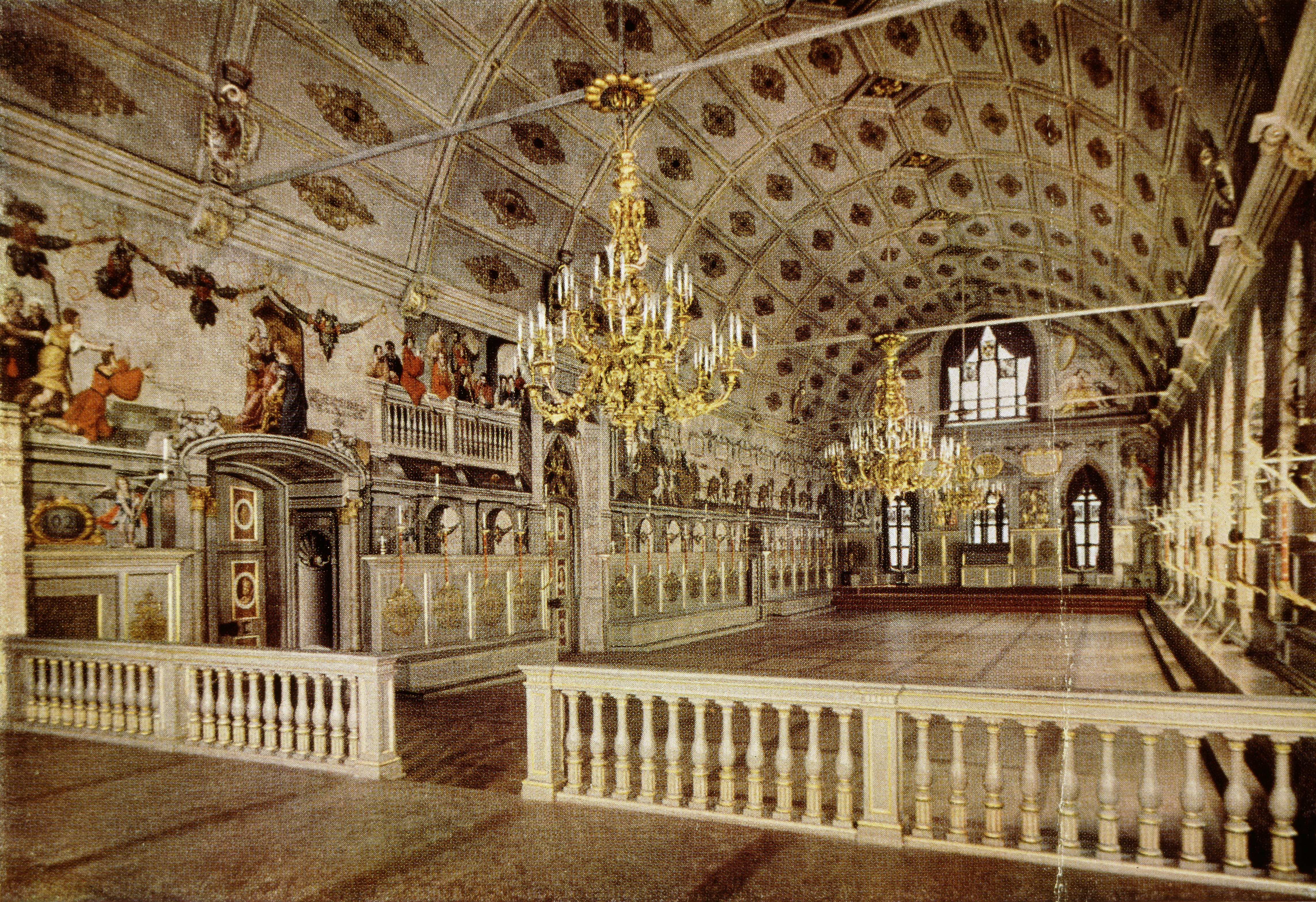 Vor seiner Zerstörung am 2. Januar 1945 beeindruckte der Historische Rathaussaal die Besucher.