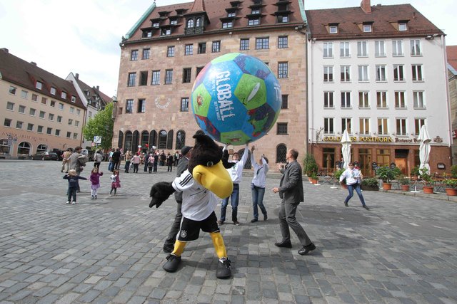 Globall tanzt über den Nürnberger Hauptmarkt. | Foto: bayernpress