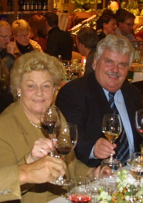 Ein glücklicher Augenblick: Dieter Herzog mit seiner Frau Gabriele bei einer öffentlichen Feier.