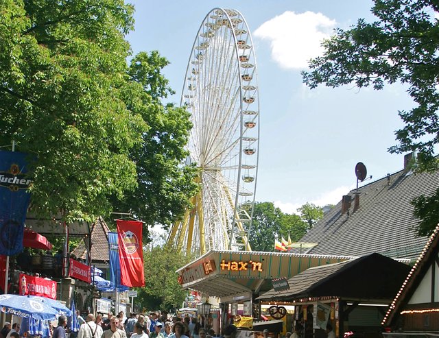 ... lädt heuer bereits zum 259. Mal zum Feiern unterm Riesenrad ein. Fotos: Archiv / bayernpress