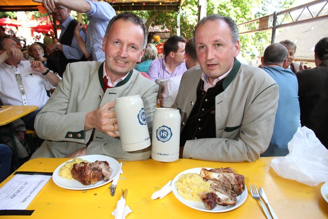 Die ,,Zwillingswirte" Norbert und Hubert Nägel. | Foto: bayernpress