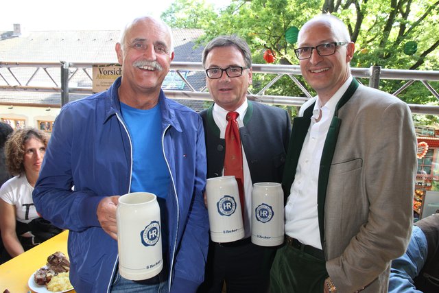 Polizeidirektor Ingo Wittassek, Tucher Geschäftsführer Fred Höfler und Erlangens ,,Bergreferent" Konrad Beugel (v.l.). | Foto: bayernpress