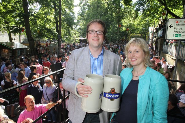 Erlangens neuer Oberburgermeister Dr. Florian Janik mit Ehefrau Sylvia. | Foto: bayernpress